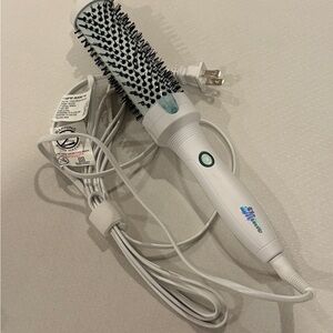 Mane - It's Giving Body Medium Hot Round Brush 1.5" (38MM)